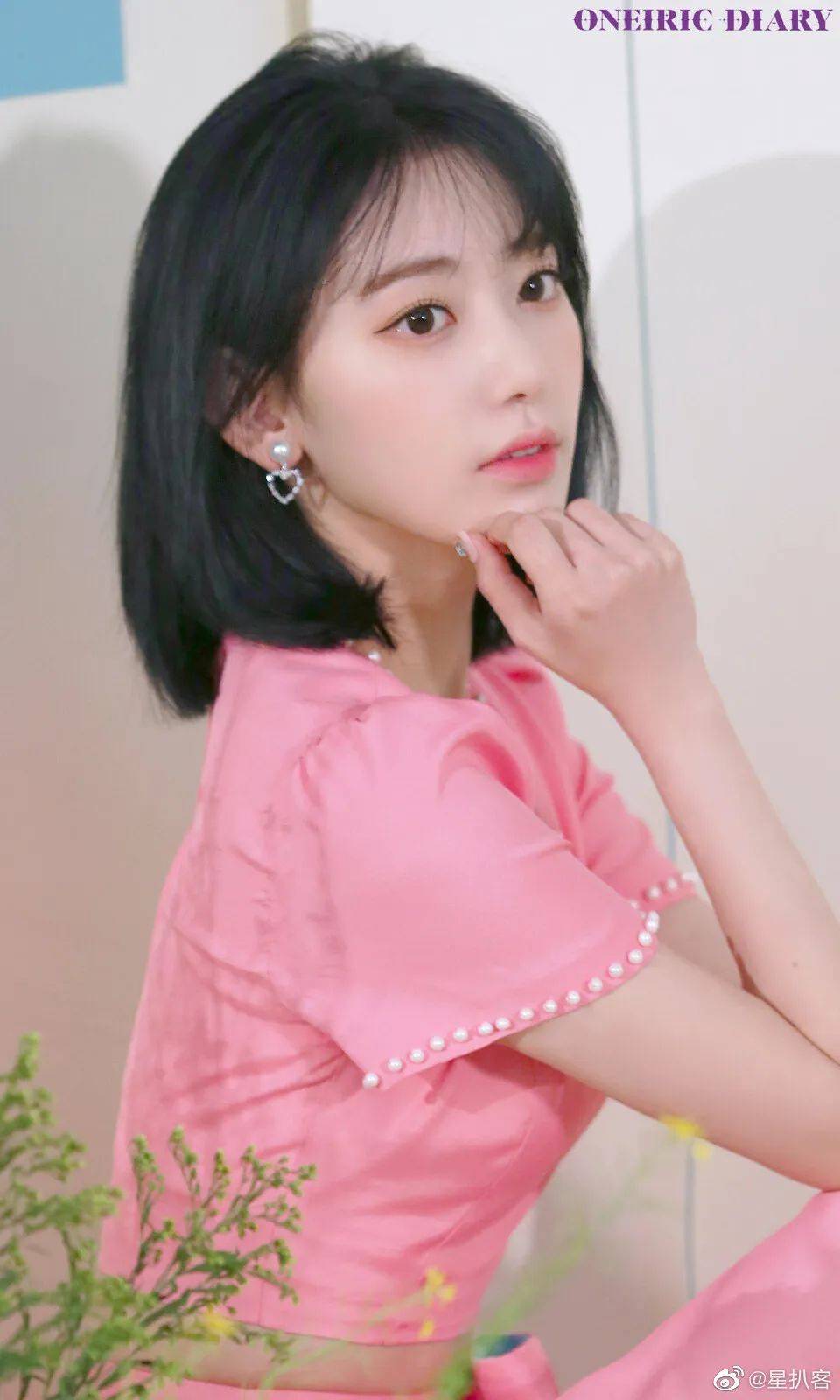 日本女星宮脇咲良写真大秀长腿,五官精致太美丽!