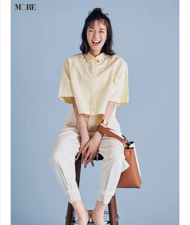 不刻意“扮嫩”却时尚又显年轻，日本主妇的穿衣搭配值得学