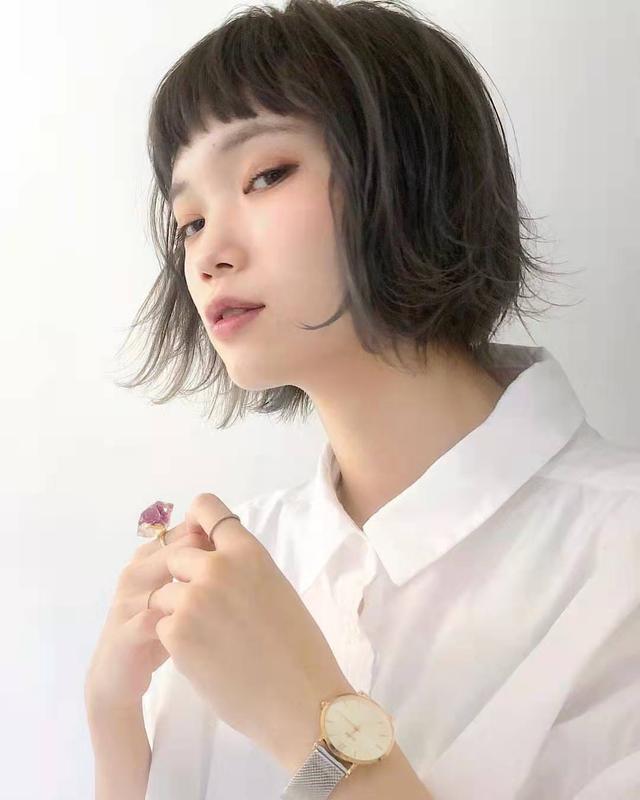 “治愈系”精灵短卷发有多美?看这9款发型就知道,甜酷飒不显老