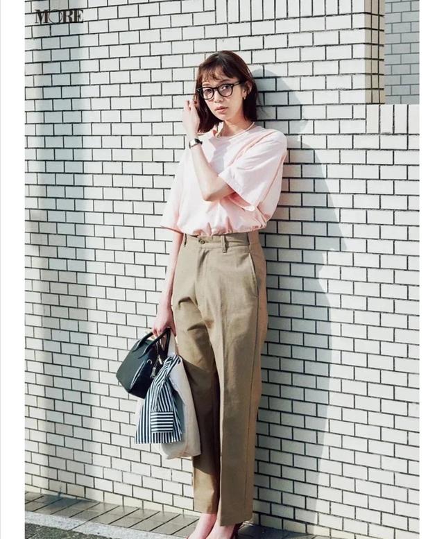 不刻意“扮嫩”却时尚又显年轻，日本主妇的穿衣搭配值得学