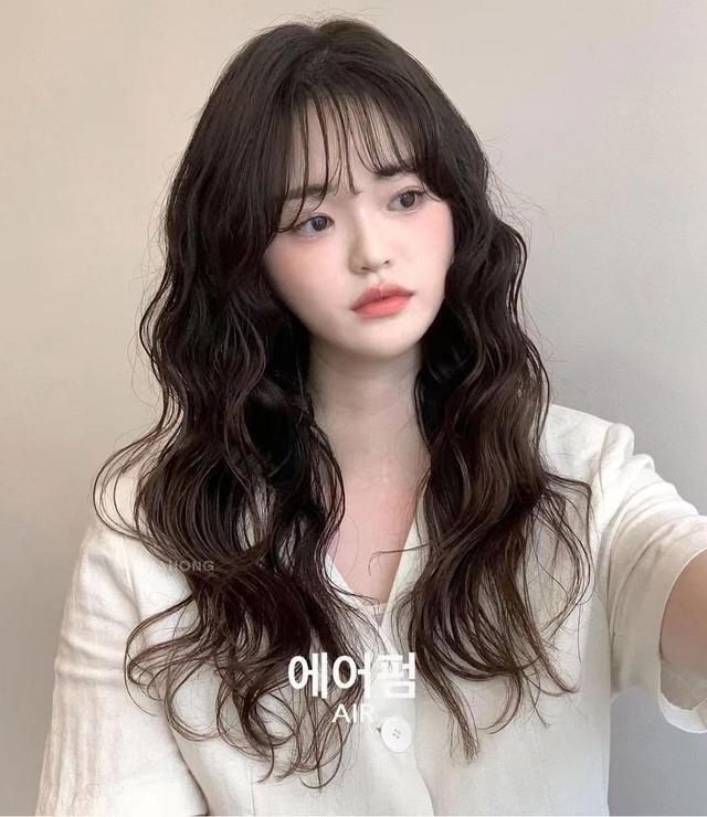 女生怎样烫发不显老?10款只烫型不烫卷的发型,时尚减龄又显气质