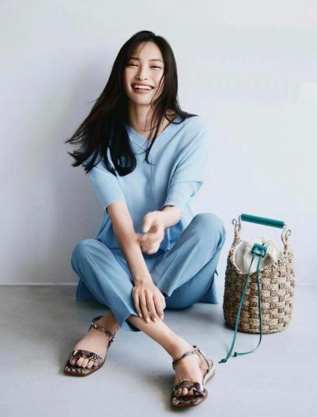 中年女人要分清“减龄”和“扮嫩”,掌握这些穿衣分寸才高级