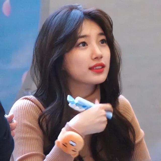 30岁的女生建议试试这3款长发，修饰脸型又有气质，女明星都爱