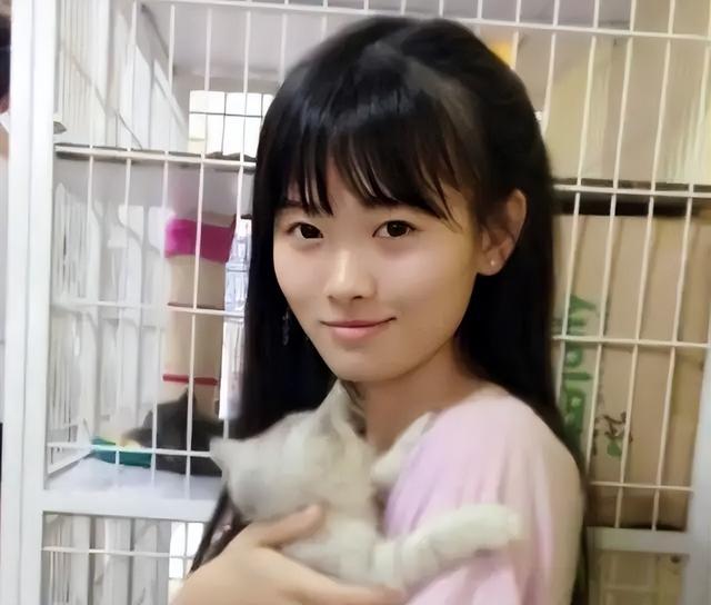 30岁的女生建议试试这3款长发，修饰脸型又有气质，女明星都爱