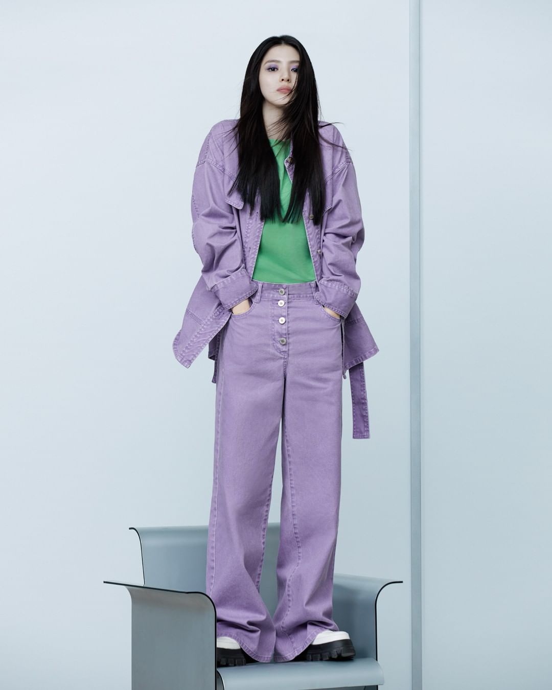 黑长直发展现个性美,韩韶禧为Lucky Chouette拍摄秋冬宣传照