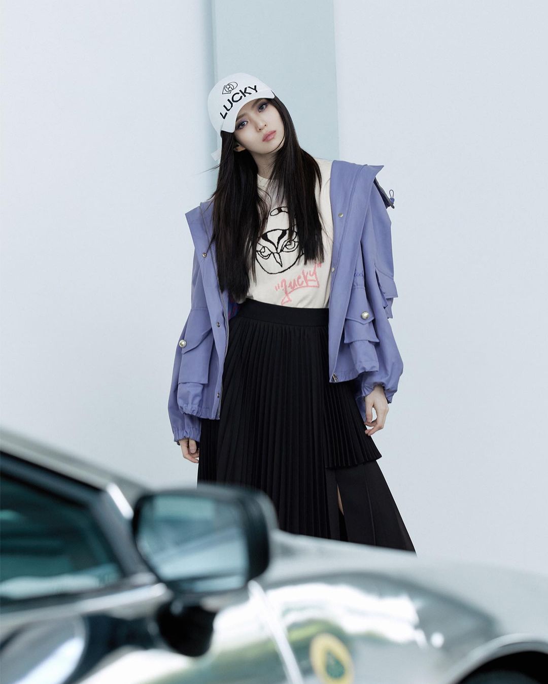 黑长直发展现个性美,韩韶禧为Lucky Chouette拍摄秋冬宣传照