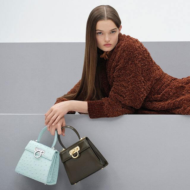 一款传承30年的传奇手袋:Salvatore Ferragamo为经典Top Handle Bag融入现代美感