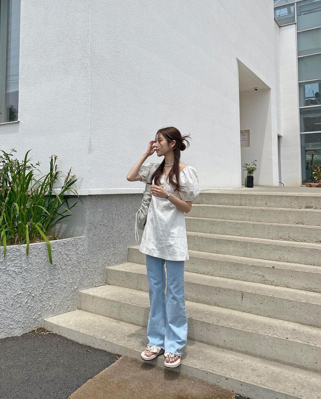发尾越翘越好看,不守规矩的羽毛包包头,现在韩国女生都在绑