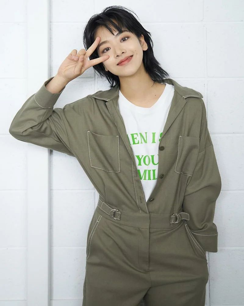 想尝试层次剪却害怕过于前卫,就从韩国盛行的轻羽剪着手吧