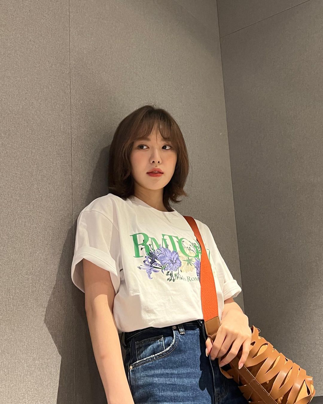 想尝试层次剪却害怕过于前卫,就从韩国盛行的轻羽剪着手吧