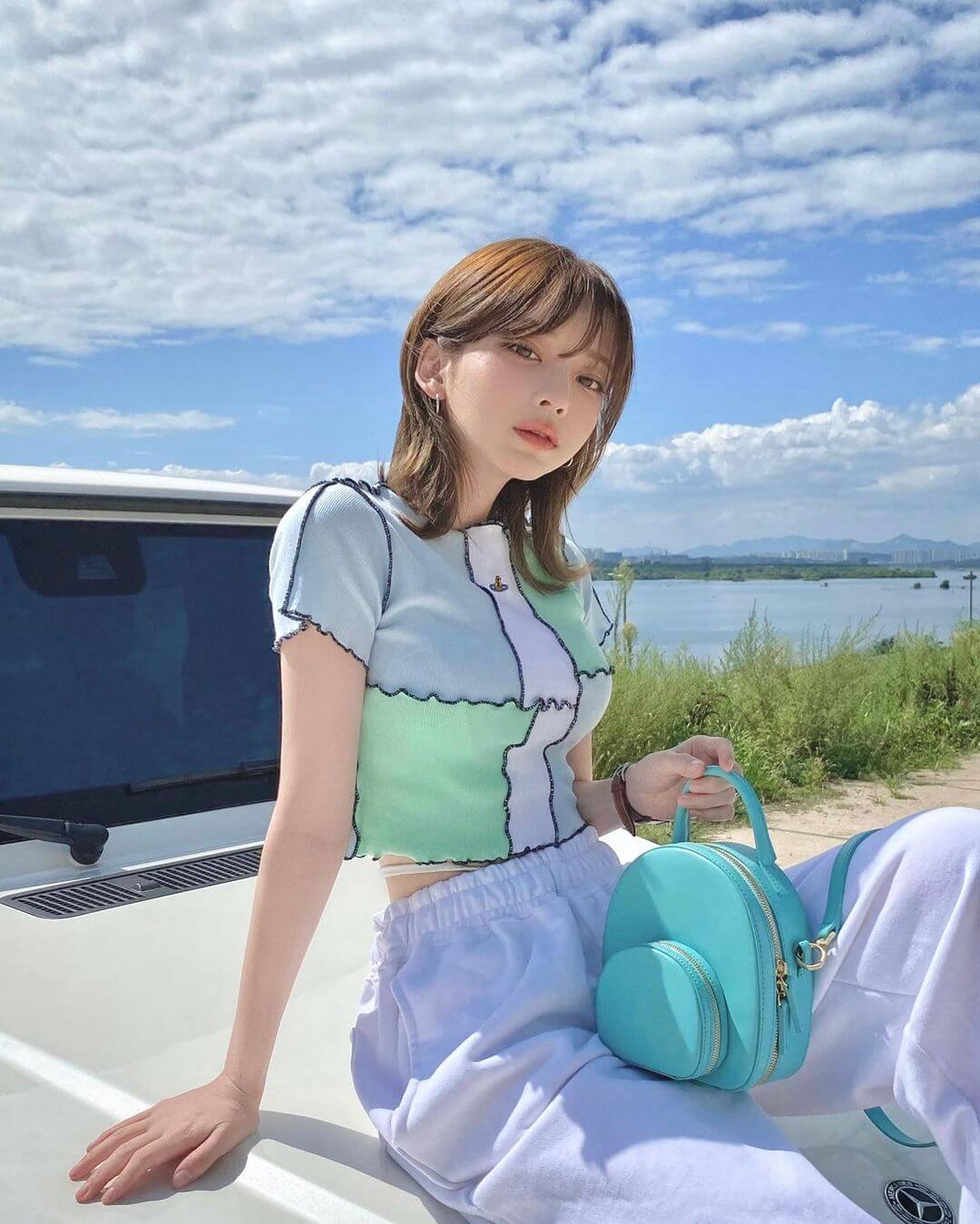 想尝试层次剪却害怕过于前卫,就从韩国盛行的轻羽剪着手吧