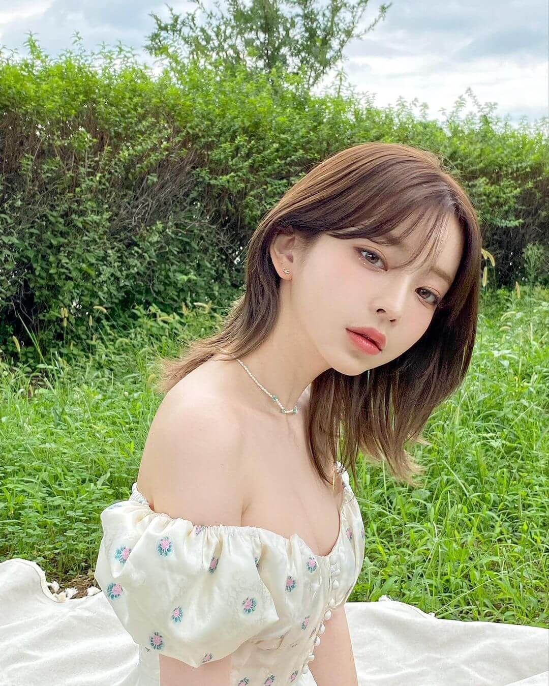 想尝试层次剪却害怕过于前卫,就从韩国盛行的轻羽剪着手吧