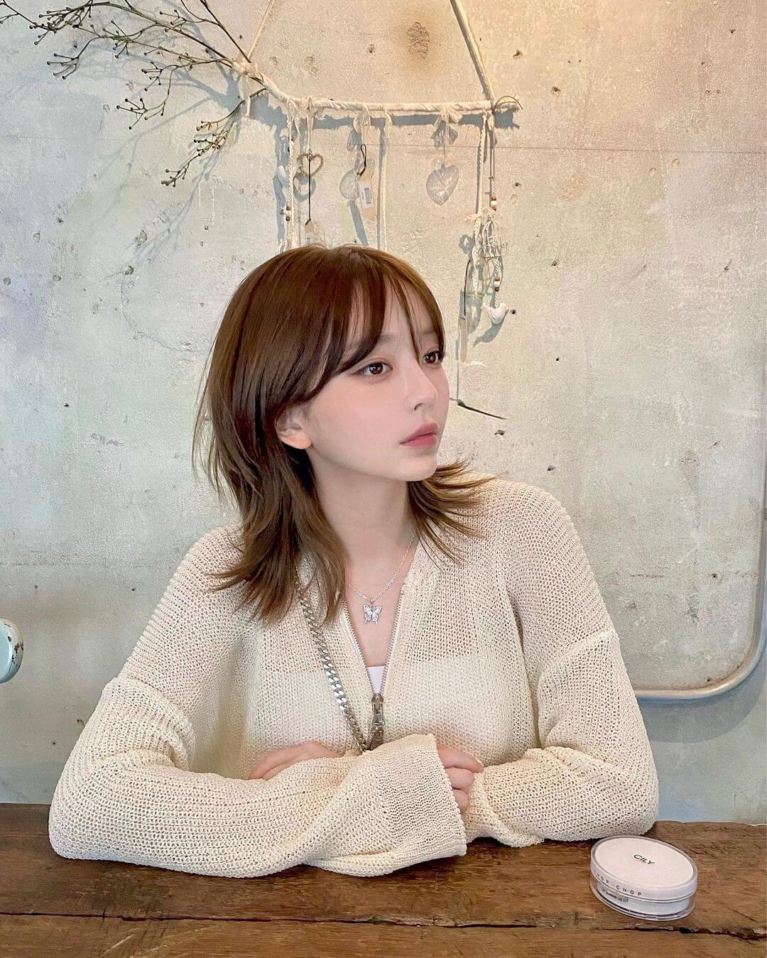 想尝试层次剪却害怕过于前卫,就从韩国盛行的轻羽剪着手吧