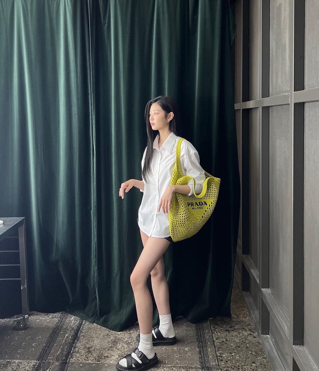 女星很认真,男星疯狂搞怪!从晒包照看韩国明星的差异