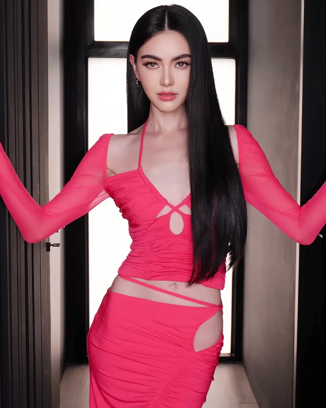 泰国女星Davika Hoorne曾入选100张全球最美面孔，混血深邃五官和精湛演技超吸粉