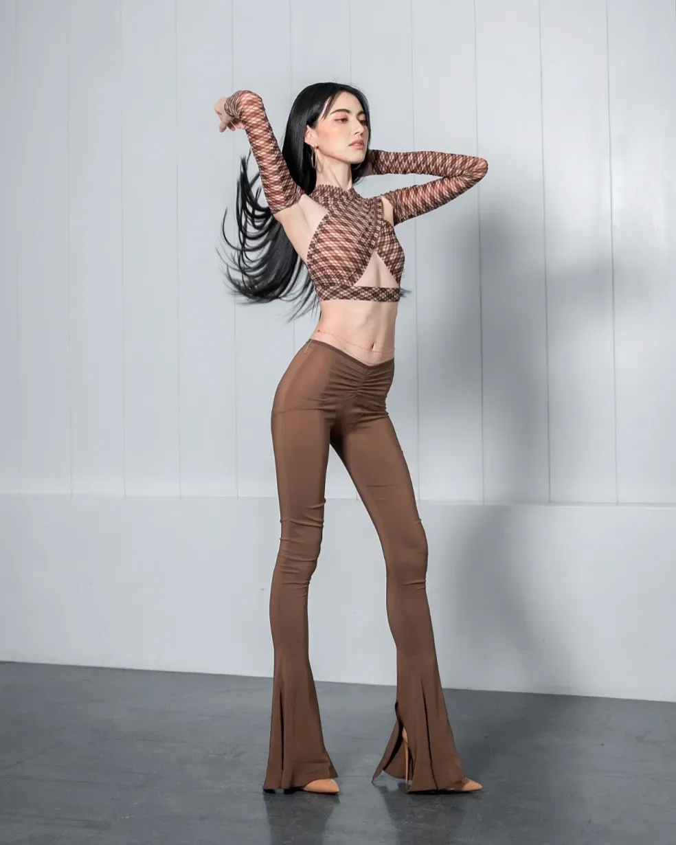 泰国女星Davika Hoorne曾入选100张全球最美面孔，混血深邃五官和精湛演技超吸粉