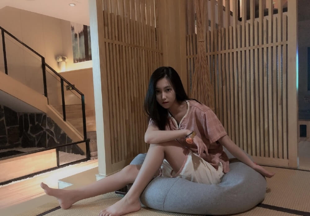 舒一灵哪里人 美女明星舒一灵休闲生活照