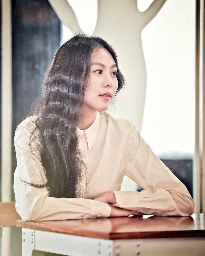 女人们都想成为金敏喜:媚骨天生的松弛感美人到底是靠什么?