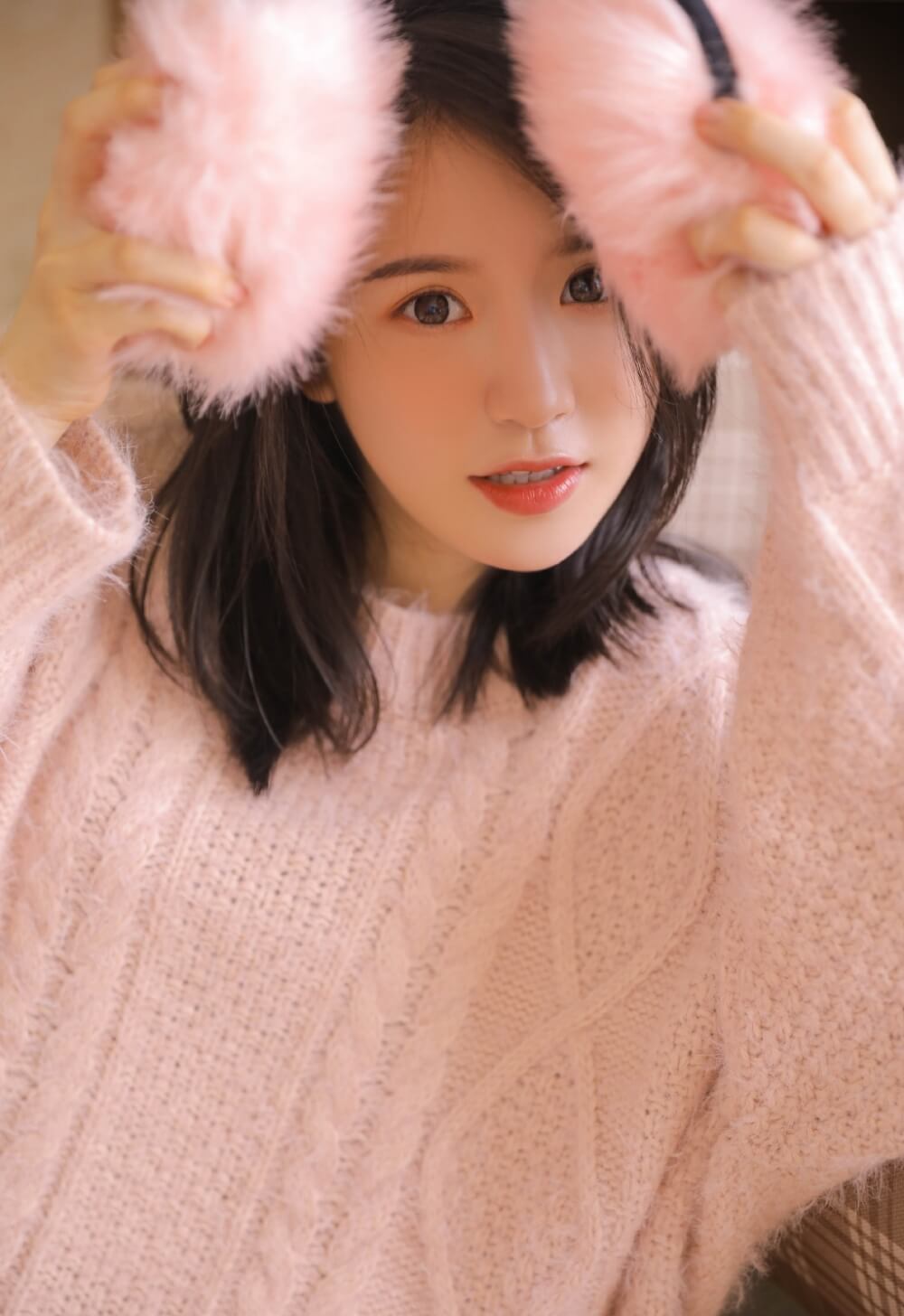 居家美女超短裤大长腿粉嫩迷人私房写真