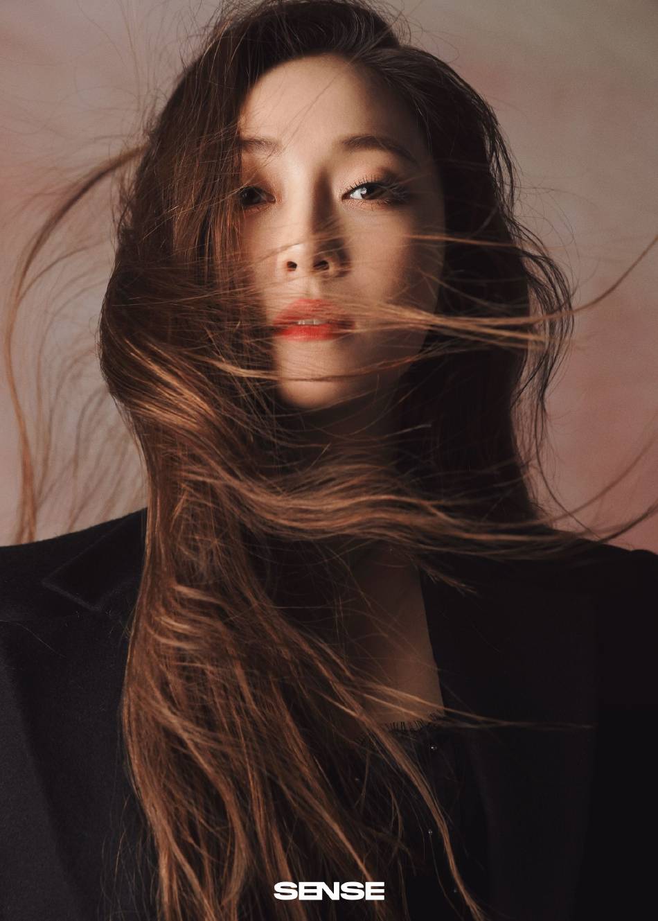 郑秀妍穿修身长裙尽显魅惑!曼妙身材性感美丽气质十足