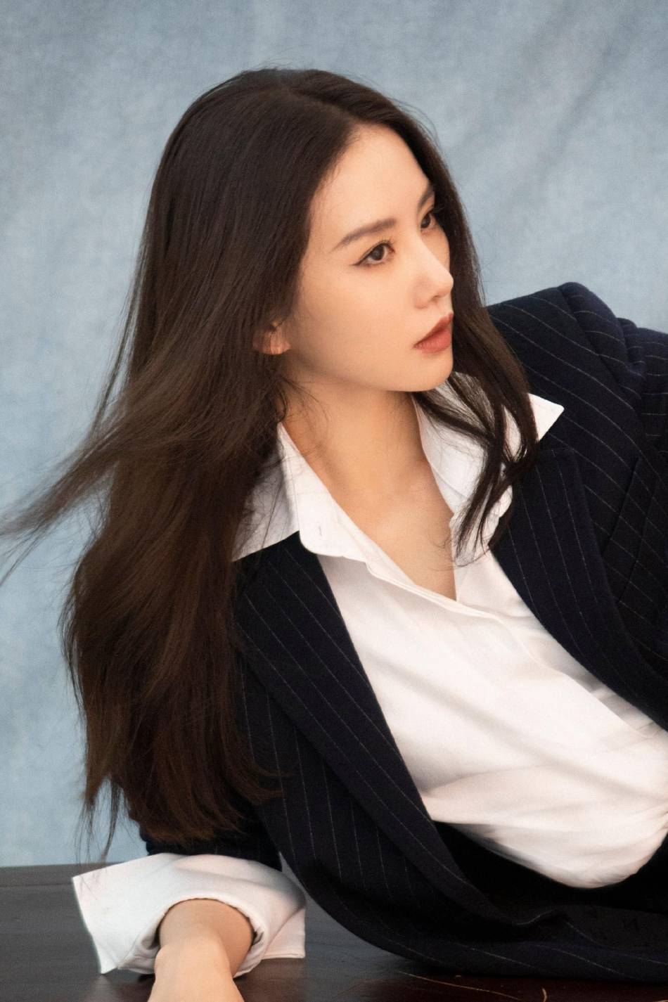 刘诗诗最新时尚写真太冷艳！朱唇红润美的令人心动