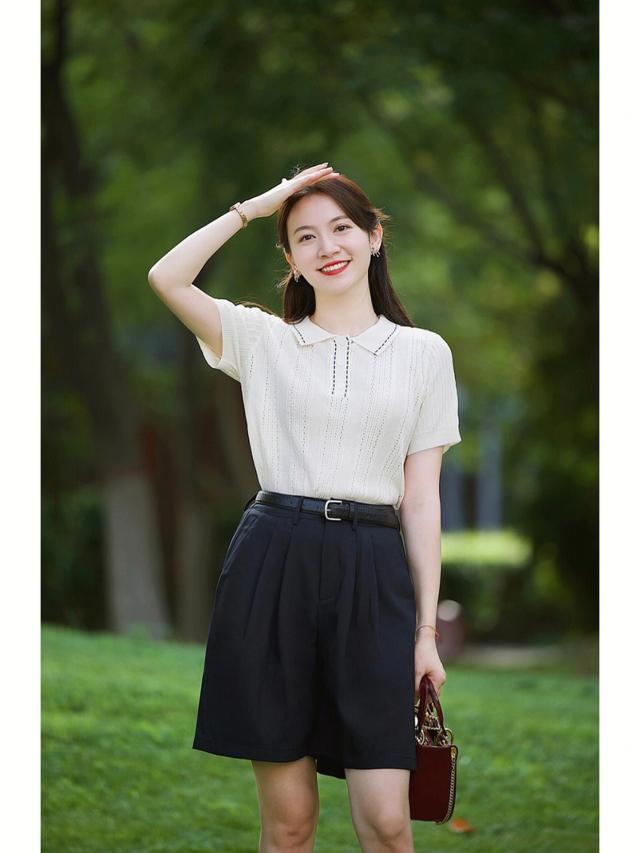 这才是普通女生该有的打扮，穿衣简约大气变身优雅高级