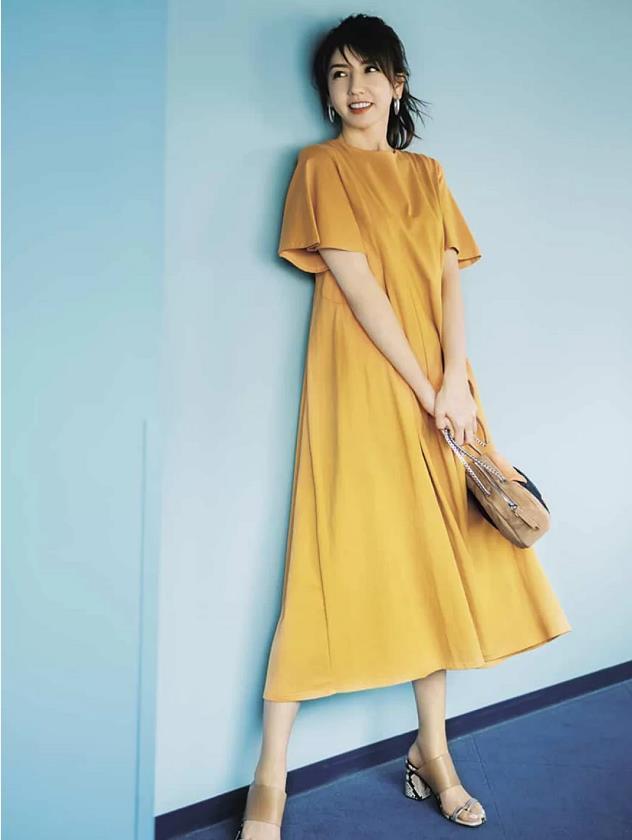 简约不简单才是40+女人的高级穿衣典范！这个夏天你会更美丽