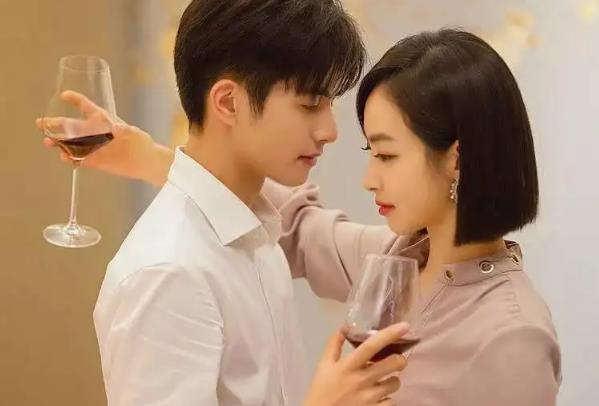 假期适合夫妻俩一起看的剧(6部热门夫妻观看电视剧)