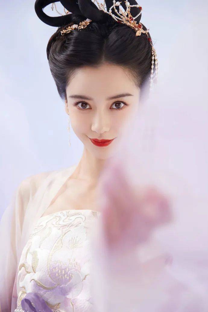 杨颖身穿纱裙飘逸变身嫦娥！恍如天仙美得让人窒息 时尚 第5张