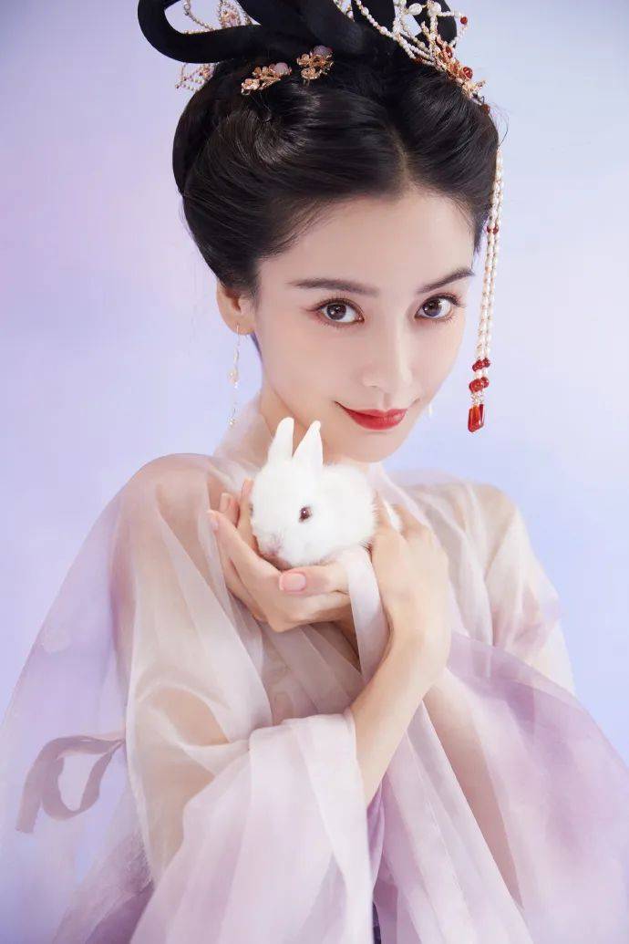 杨颖身穿纱裙飘逸变身嫦娥！恍如天仙美得让人窒息 时尚 第3张