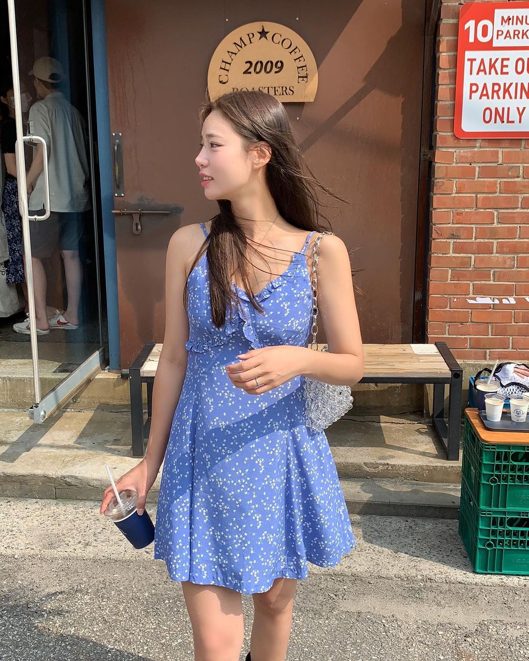 用穿搭抓住夏天的尾巴，赶紧将迷你裙拿出来晒一晒