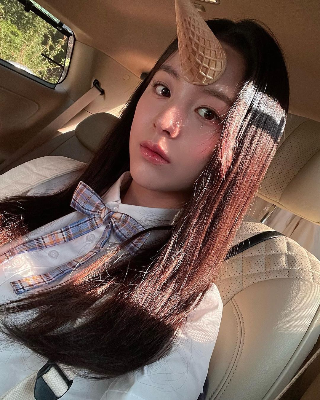 金高银的厌世小妹、演艺圈的画报妖精：《小女子》的老么朴持厚气质超仙气 时尚 第1张