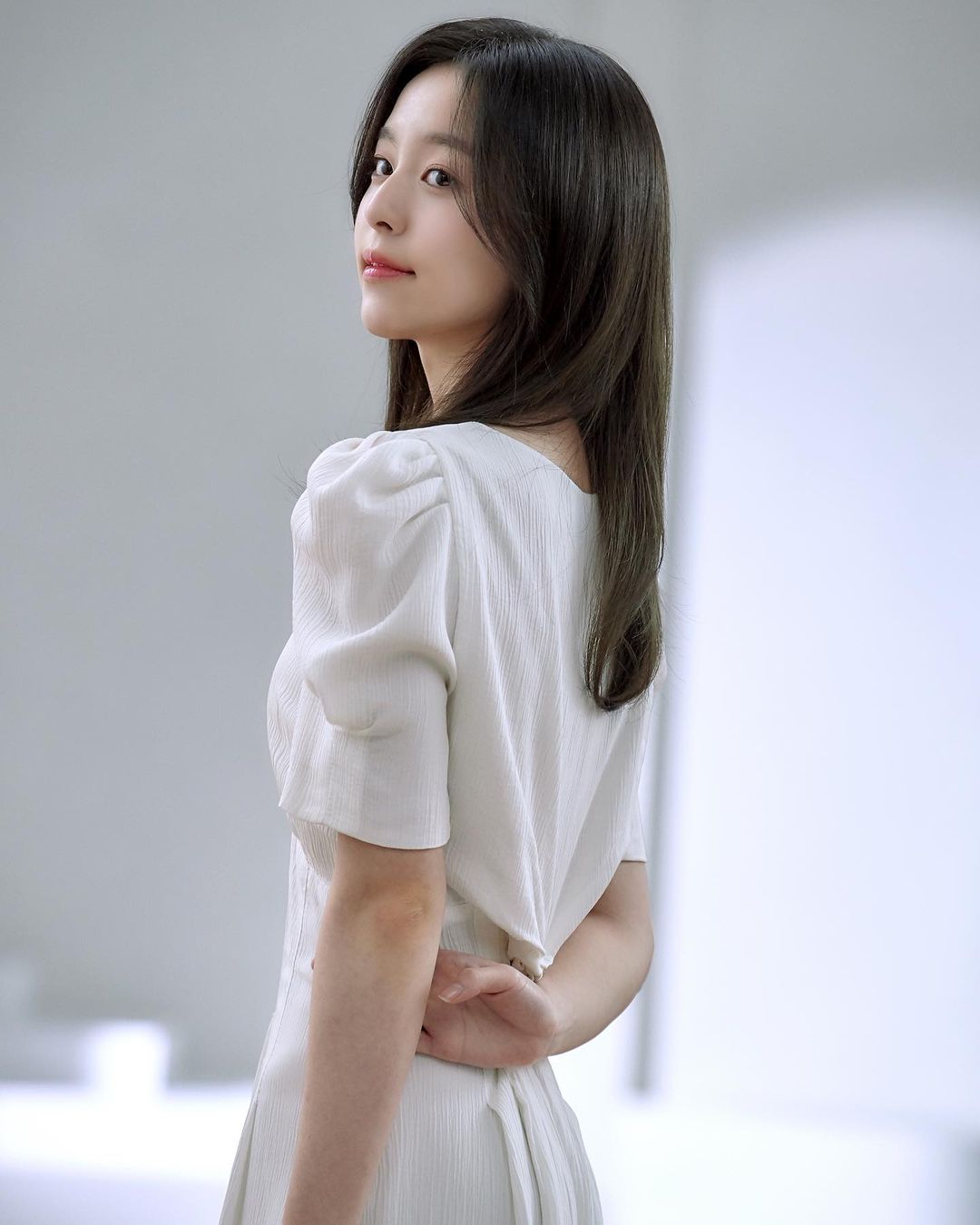 金高银的厌世小妹、演艺圈的画报妖精：《小女子》的老么朴持厚气质超仙气 时尚 第4张