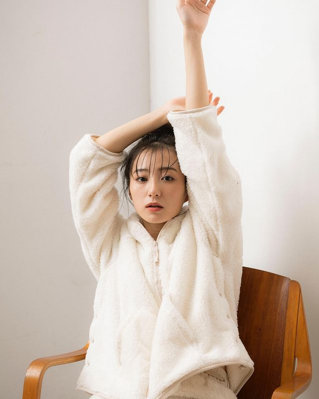 小女人的娇慵感!《高田里穗》迈向成熟风韵满溢的性感依旧不减!
