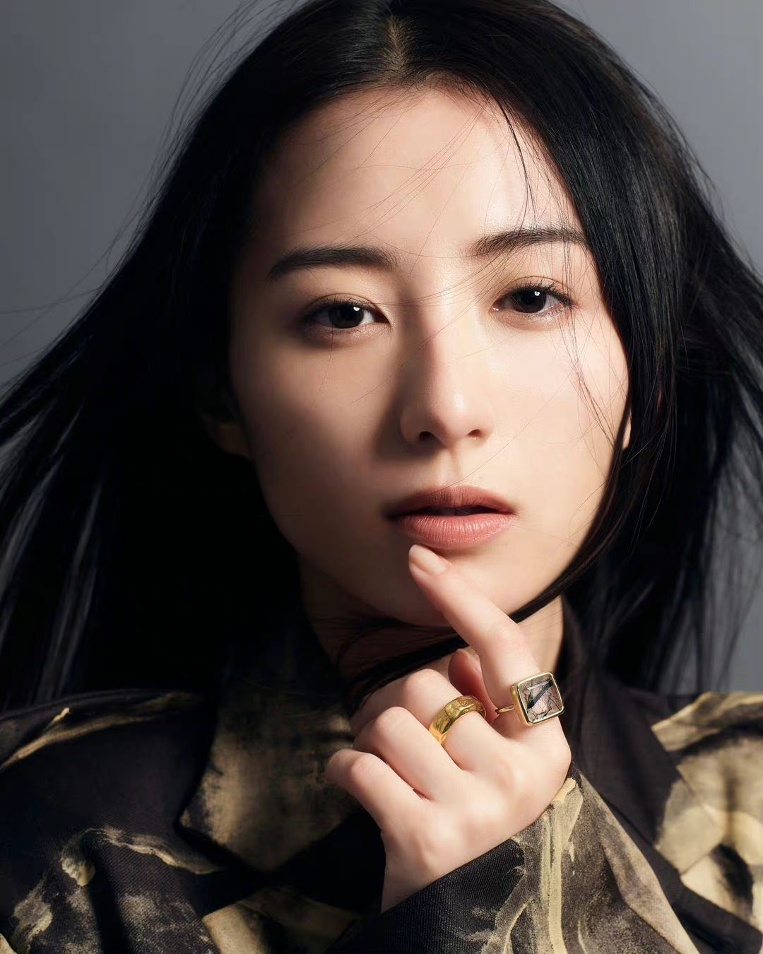 小女人的娇慵感!《高田里穗》迈向成熟风韵满溢的性感依旧不减!