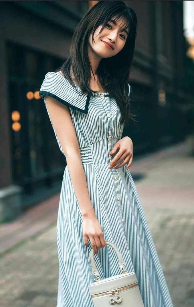 小室安未：日本冷淡风清秀气质美女