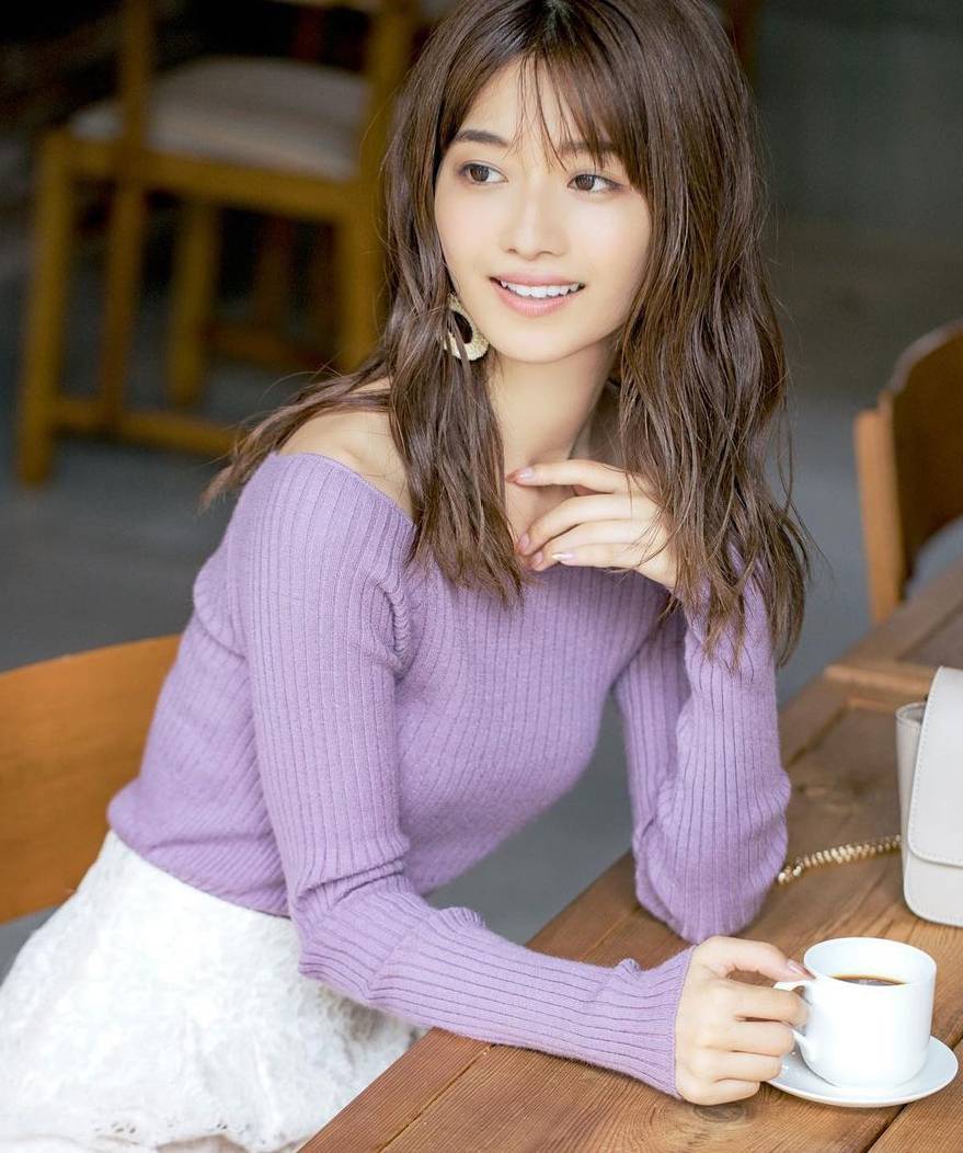 小室安未：日本冷淡风清秀气质美女