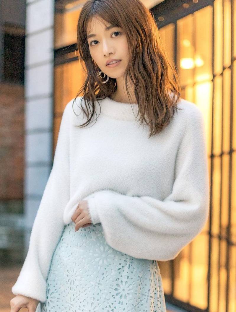 小室安未：日本冷淡风清秀气质美女