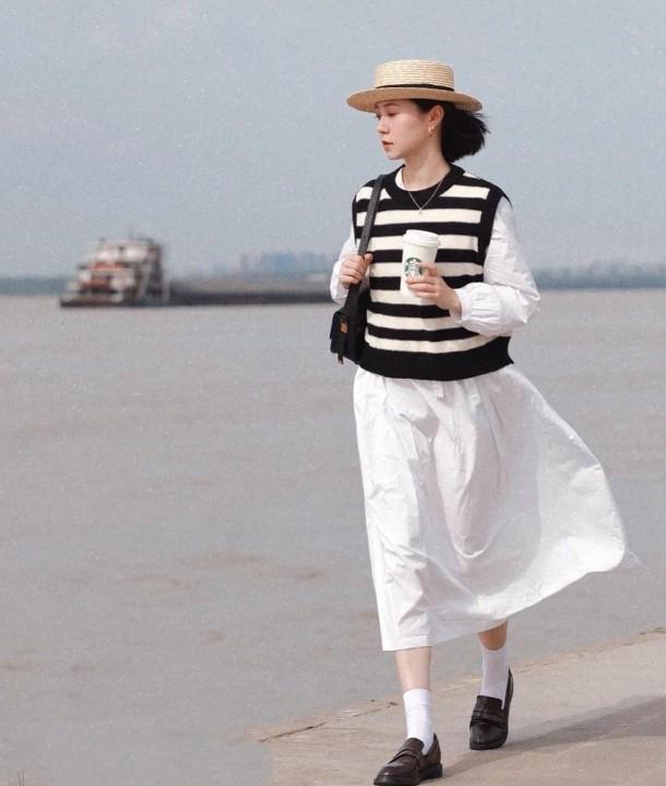 初秋穿衣学习层次感叠穿，既高级还显高显瘦