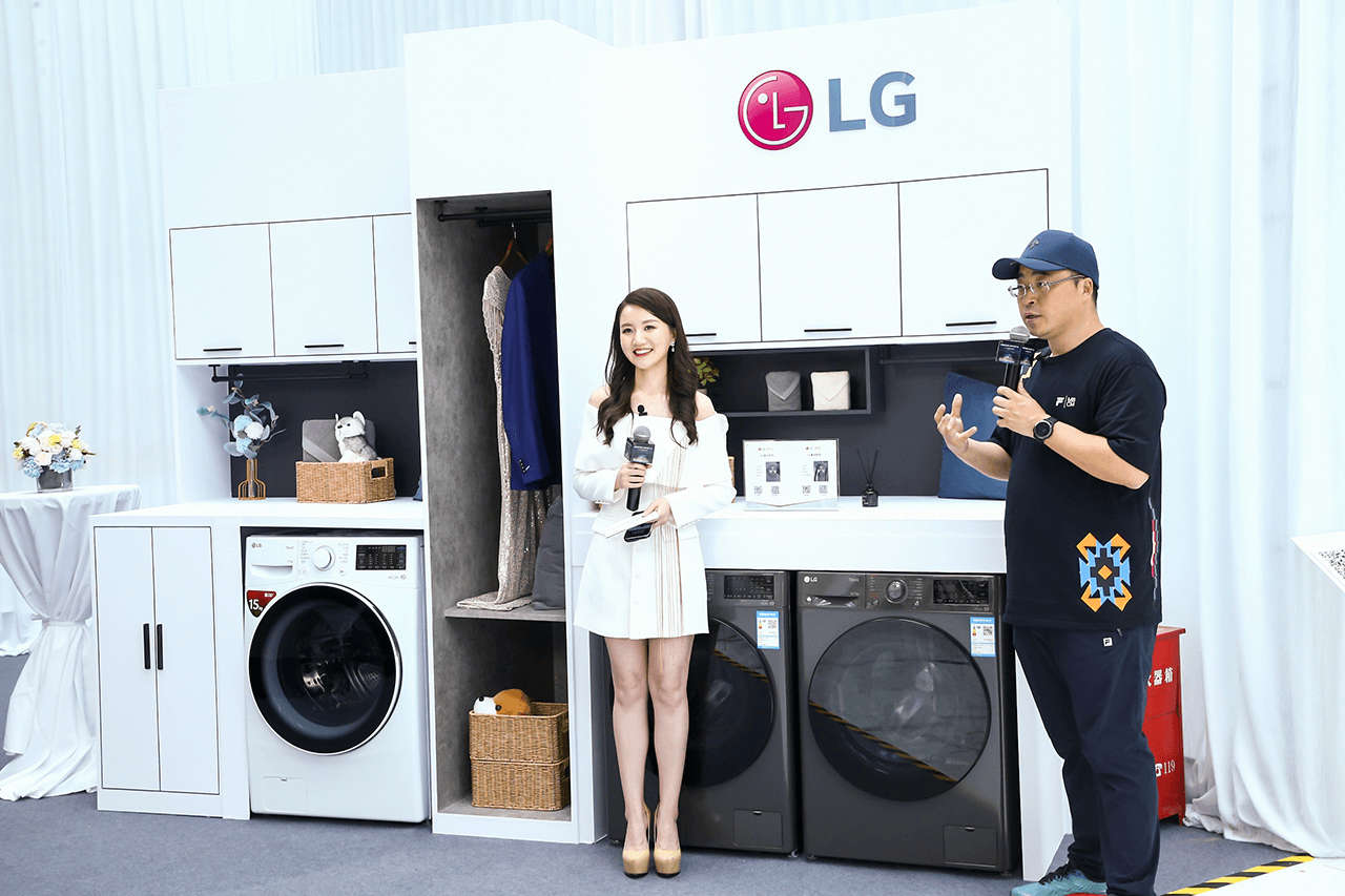 https://www.jiepai.net/wp-content/uploads/2022/09/5eb04fc8038c655e430bc7c8f02d9d10.png 自由随形 升降随心 | LG世界首款高端玺印系列卷轴电视R1问世!