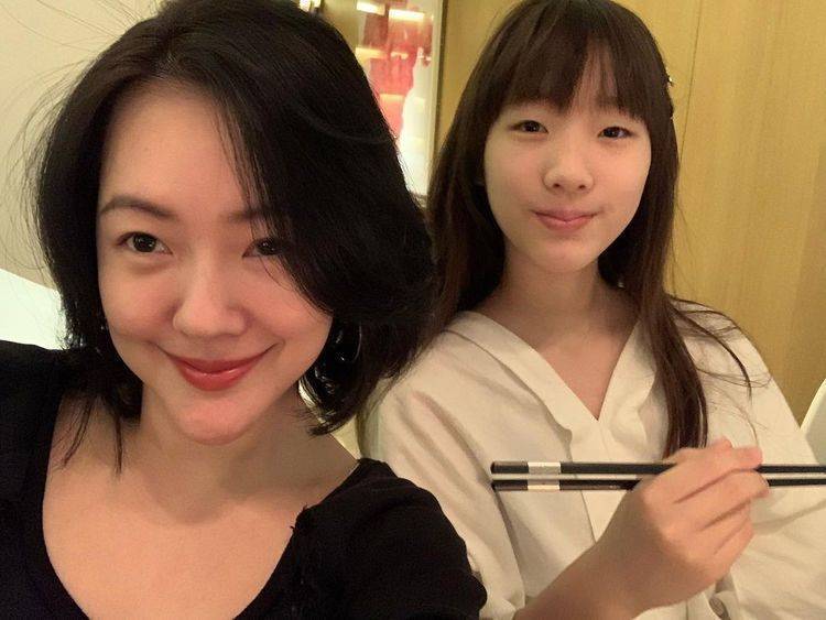 小S大女儿许曦文酷飒写真!曼妙身材冷艳动人