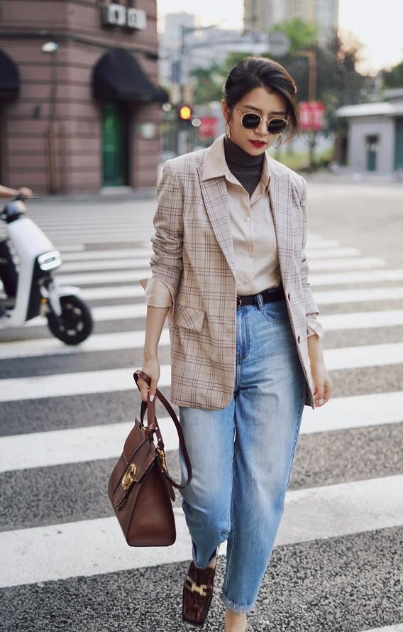 初秋穿衣学习层次感叠穿，既高级还显高显瘦