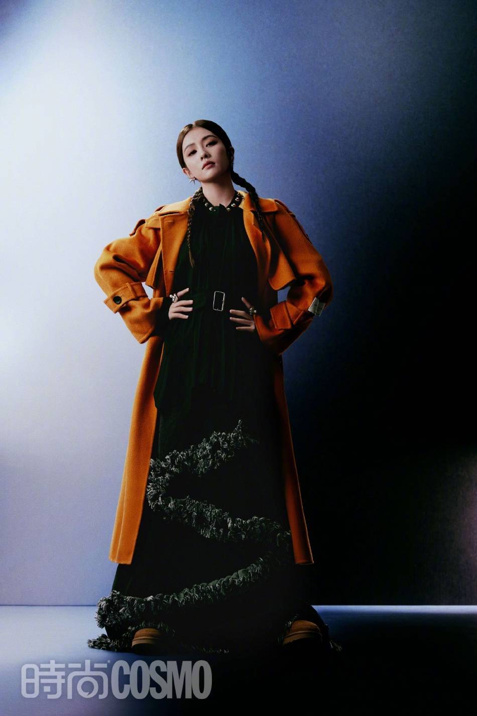 白鹿扎双麻花辫写真大秀白皙香肩!身材曼妙性感冷艳