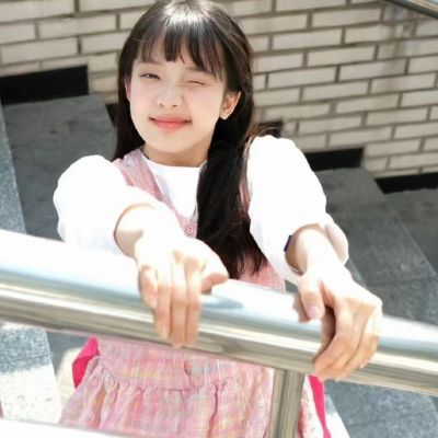 异性之间有哪些动作是暧昧 他把我拉到了公交最后一排