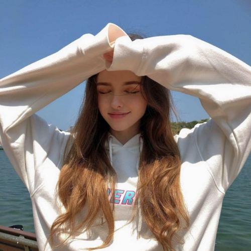 还敢逃吗这就是惩罚 在教室里做英语课代表