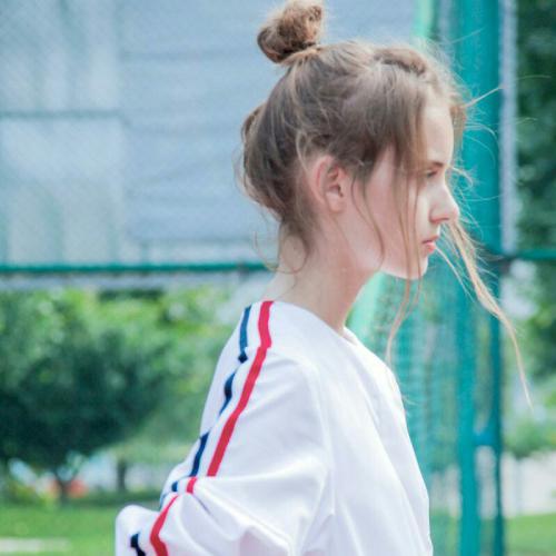 还敢逃吗这就是惩罚 在教室里做英语课代表