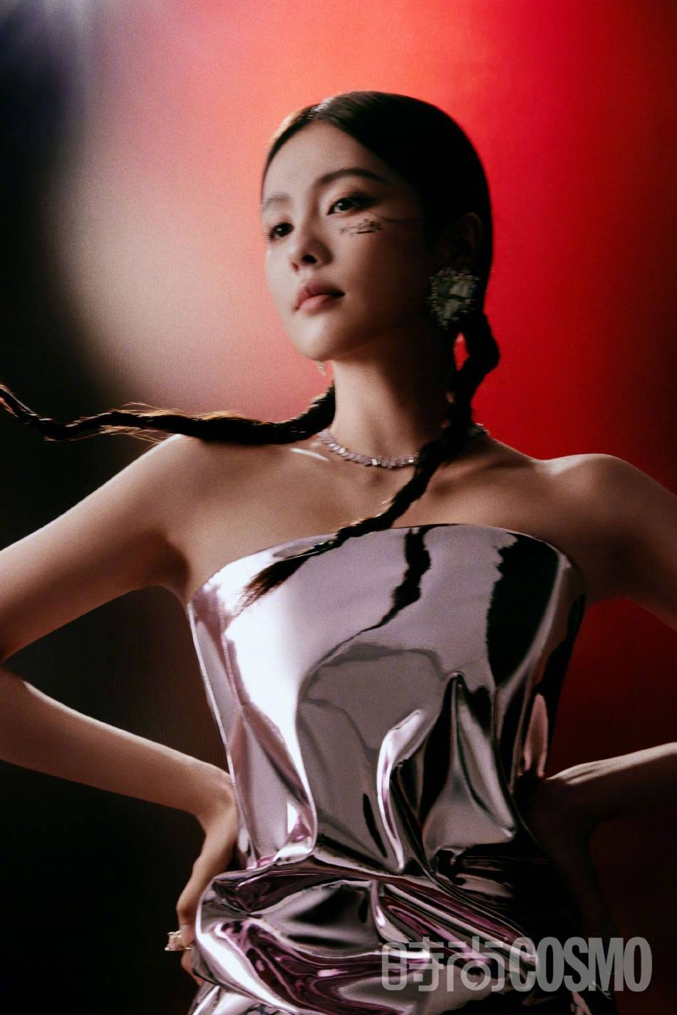 白鹿扎双麻花辫写真大秀白皙香肩!身材曼妙性感冷艳