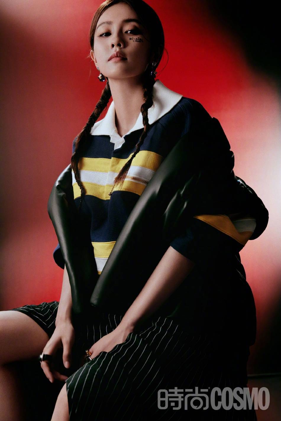 白鹿扎双麻花辫写真大秀白皙香肩!身材曼妙性感冷艳