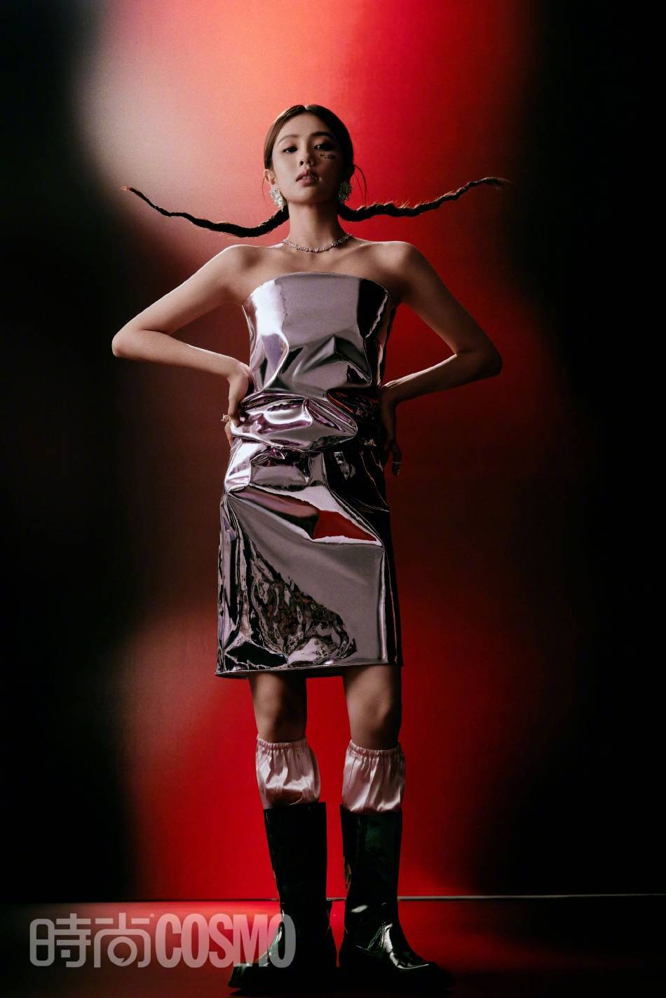 白鹿扎双麻花辫写真大秀白皙香肩!身材曼妙性感冷艳