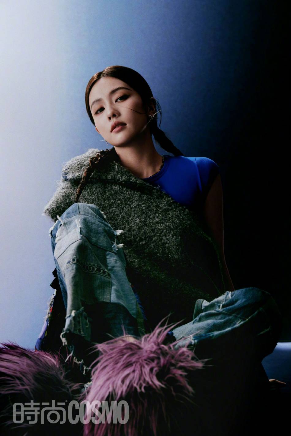 白鹿扎双麻花辫写真大秀白皙香肩!身材曼妙性感冷艳